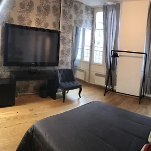 https://atypique-apartment-saint-germain-des-pres.fr-paris.fr